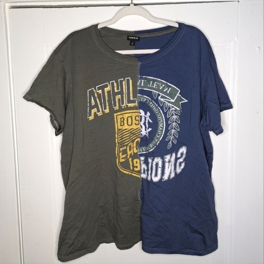 Torrid Graphic Relaxed Fit Cotton Crew Neck Tee size 2